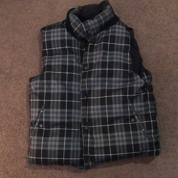 ⚡️✨Burberry Medium Black Check Reversible Puffer Vest✨⚡️ - Picture 7 of 8